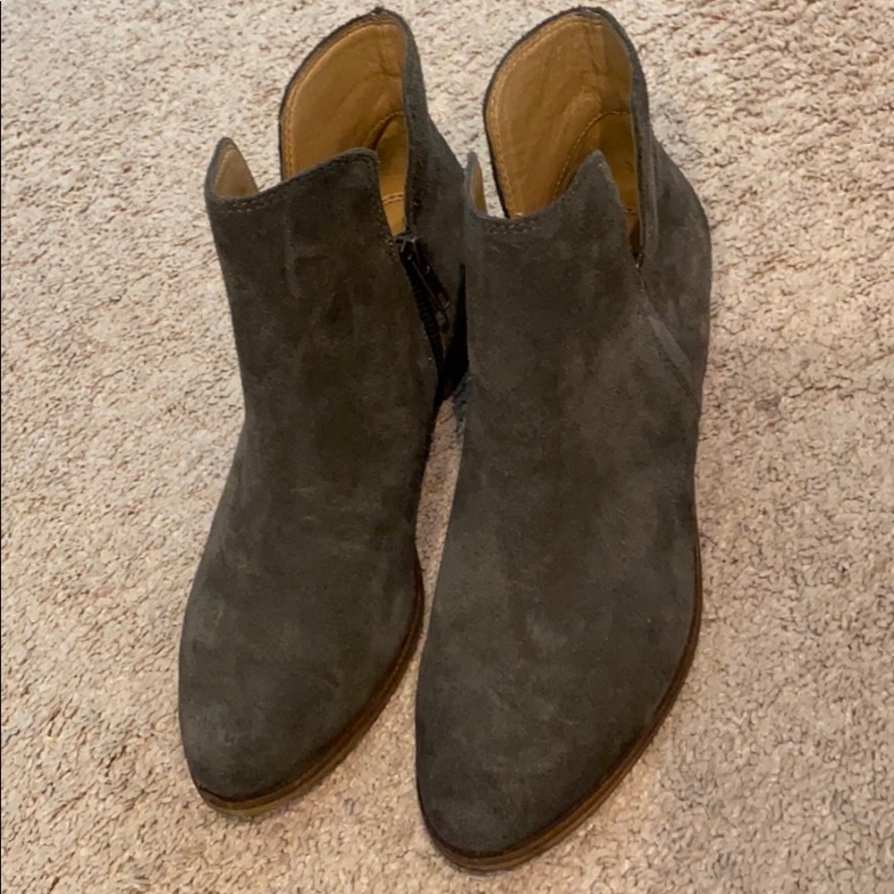 Size 8 splendid Hamptyn suede bootie